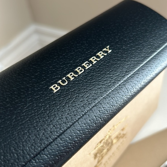 Burberry large hard leather case - Picture 2 of 6